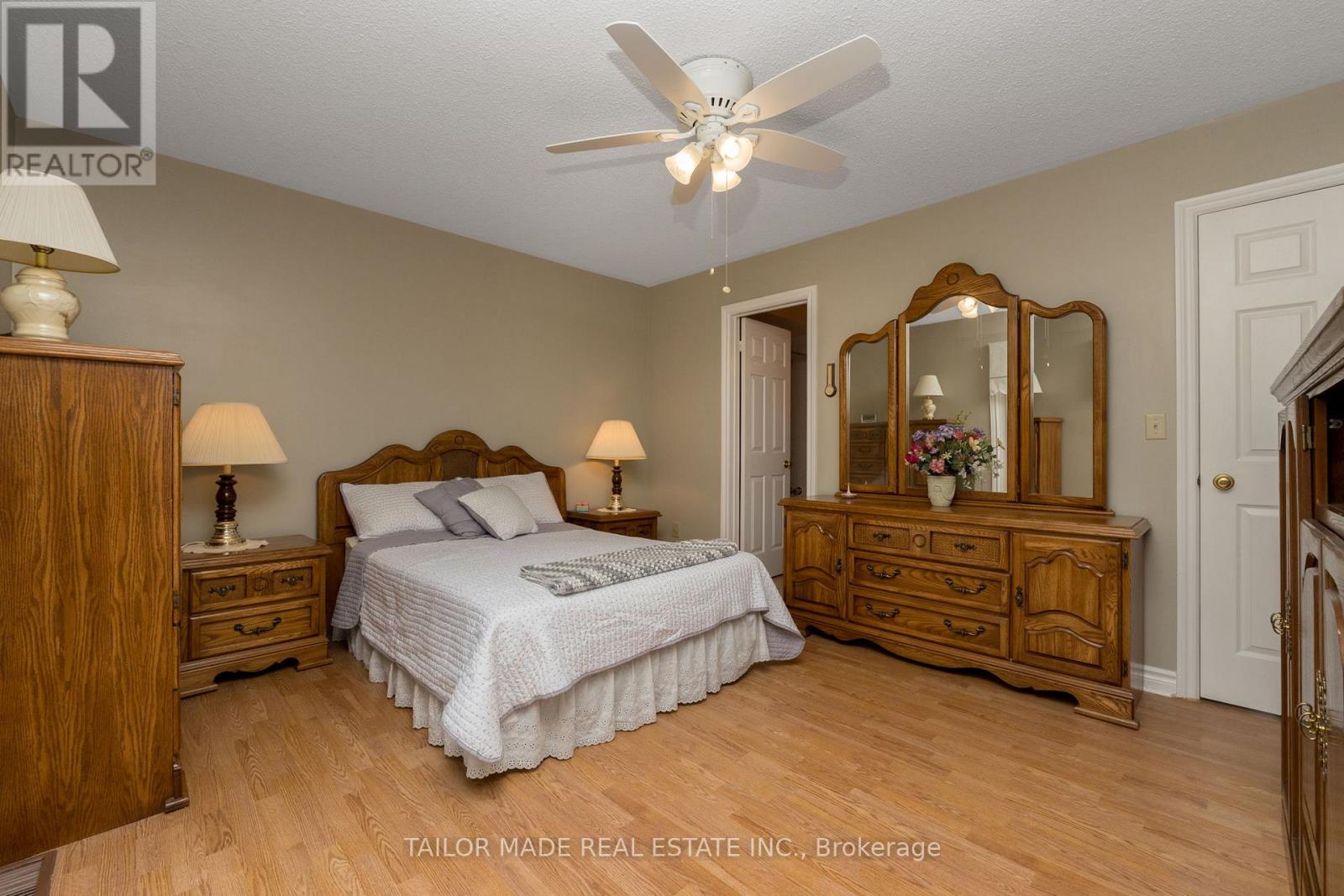 Photo 23 of 10 Heathcliffe Square, Brampton ON