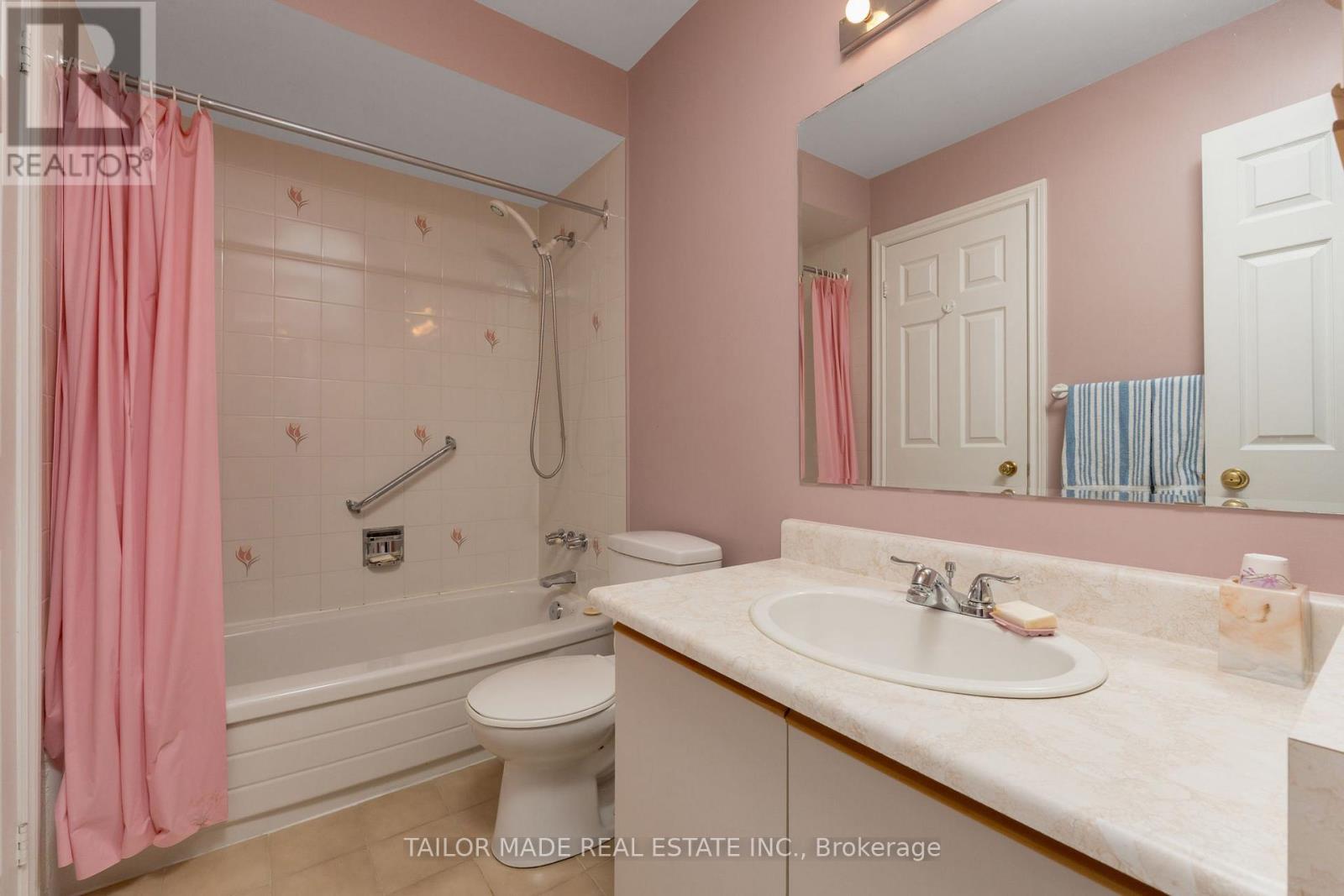 Photo 25 of 10 Heathcliffe Square, Brampton ON