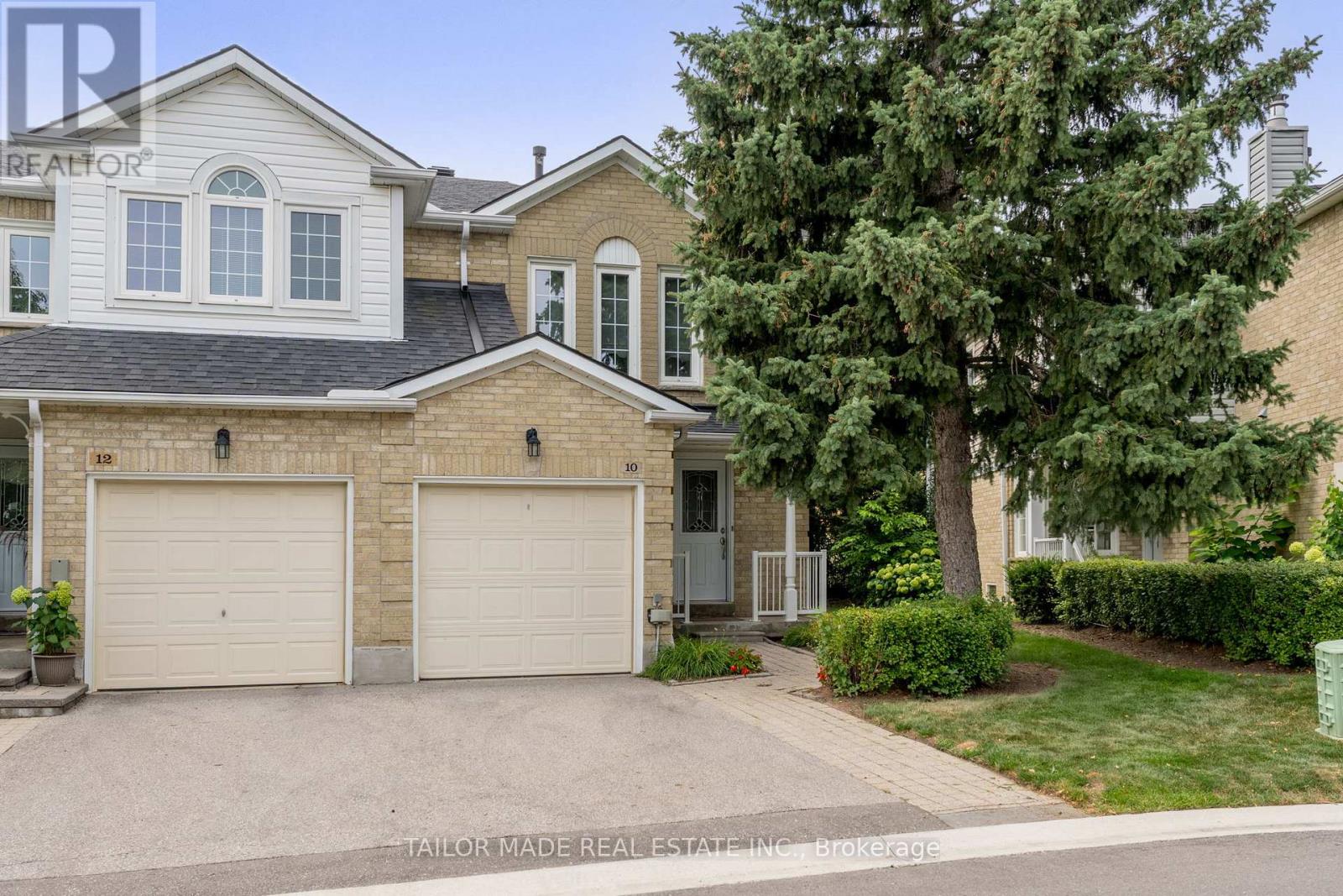 Photo 3 of 10 Heathcliffe Square, Brampton ON