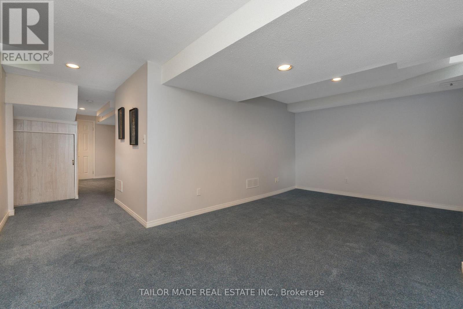Photo 32 of 10 Heathcliffe Square, Brampton ON
