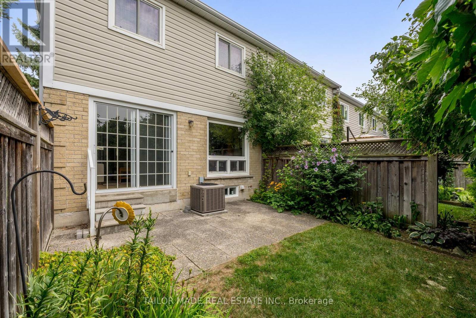 Photo 37 of 10 Heathcliffe Square, Brampton ON