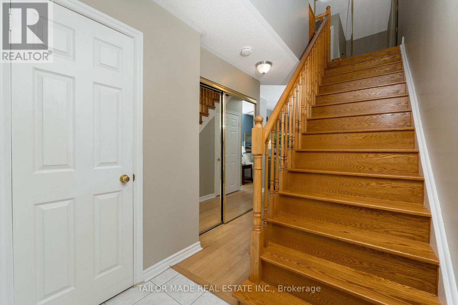 Photo 7 of 10 Heathcliffe Square, Brampton ON