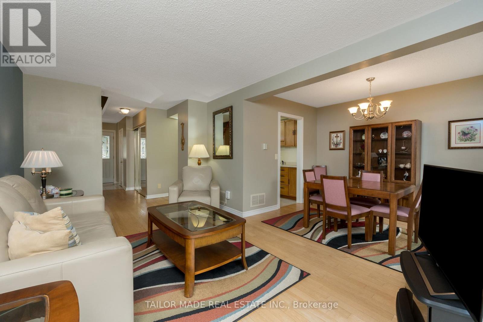 Photo 9 of 10 Heathcliffe Square, Brampton ON