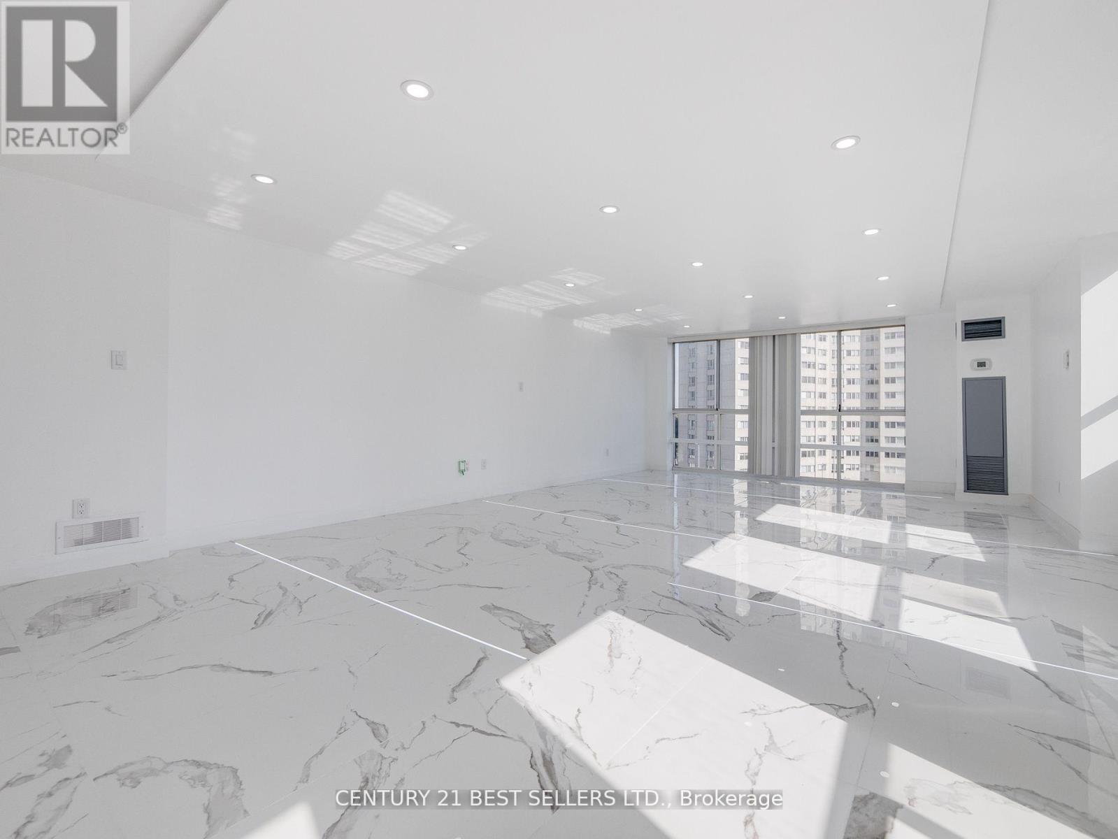 Photo 11 of 601 3650 Kaneff Crescent, Mississauga ON