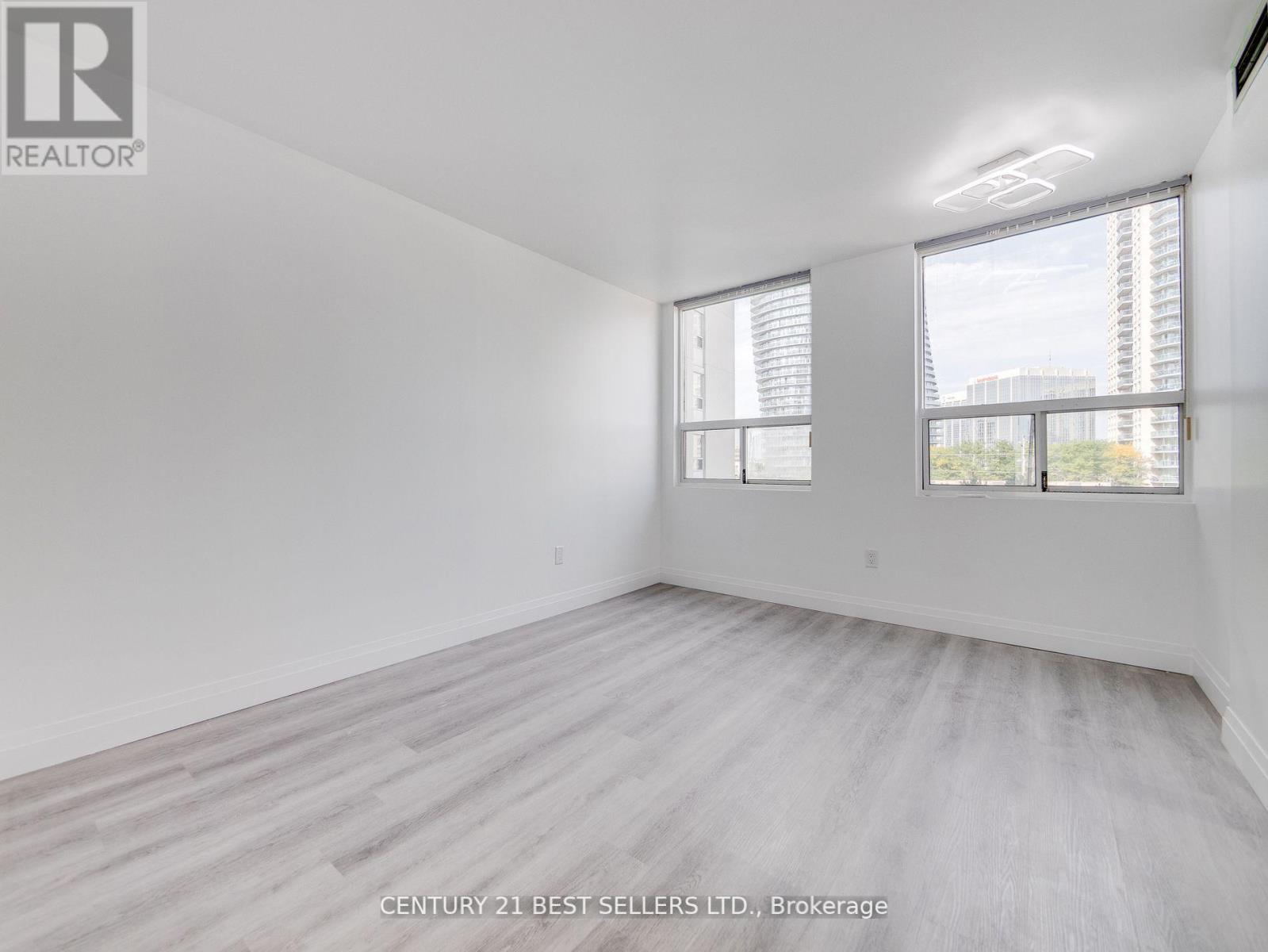 Photo 20 of 601 3650 Kaneff Crescent, Mississauga ON