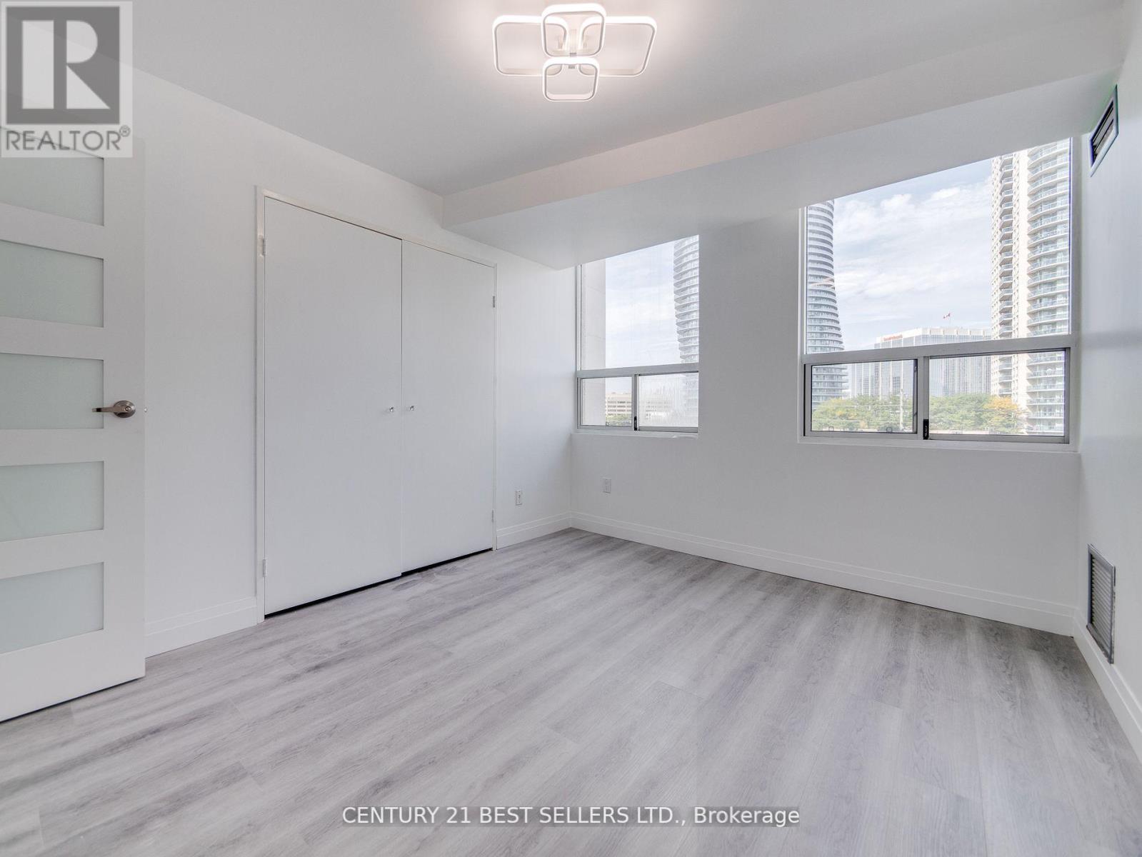 Photo 22 of 601 3650 Kaneff Crescent, Mississauga ON