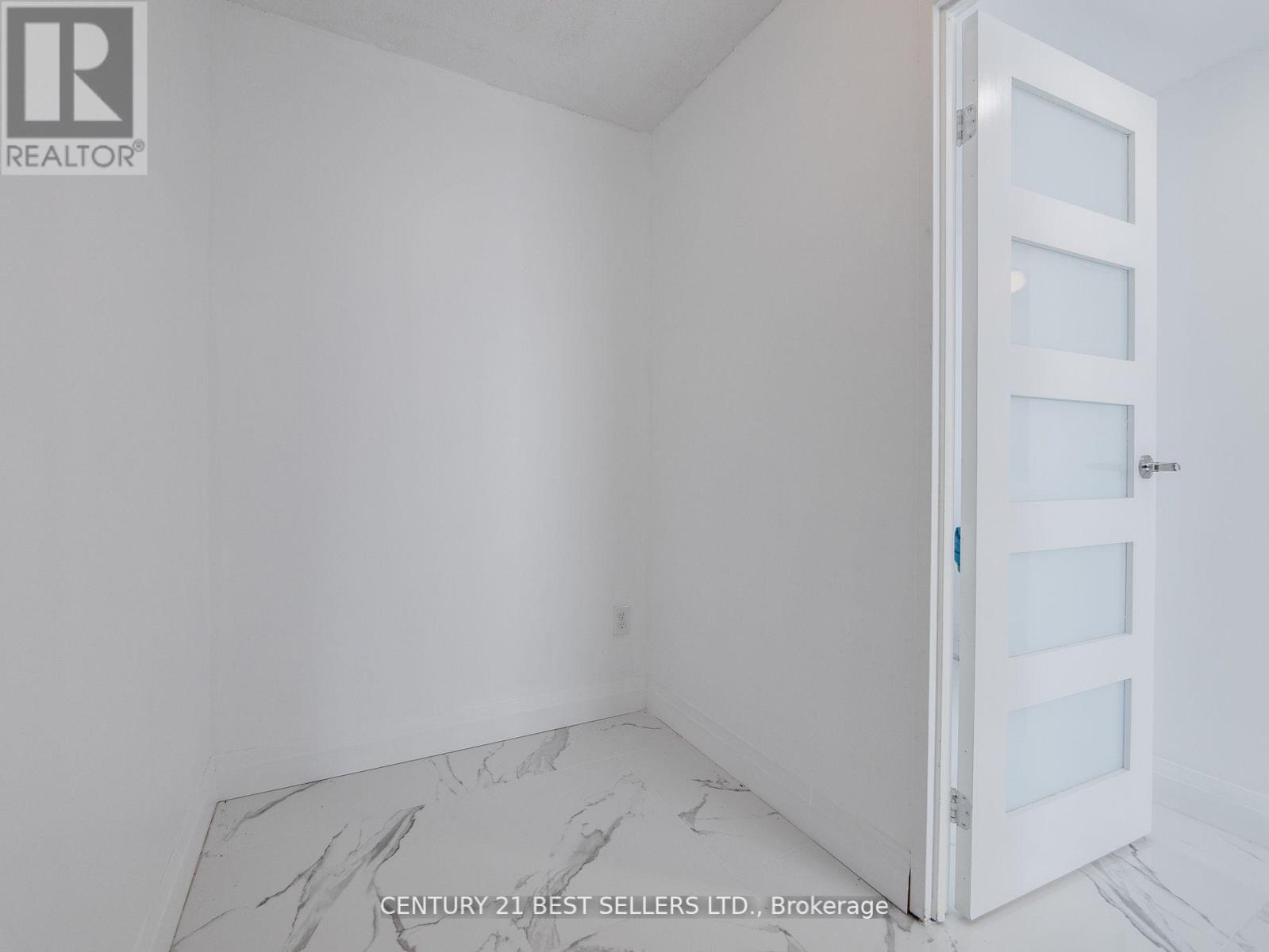 Photo 31 of 601 3650 Kaneff Crescent, Mississauga ON