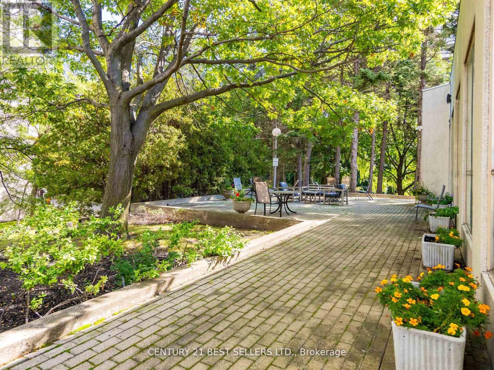 Photo 36 of 601 3650 Kaneff Crescent, Mississauga ON