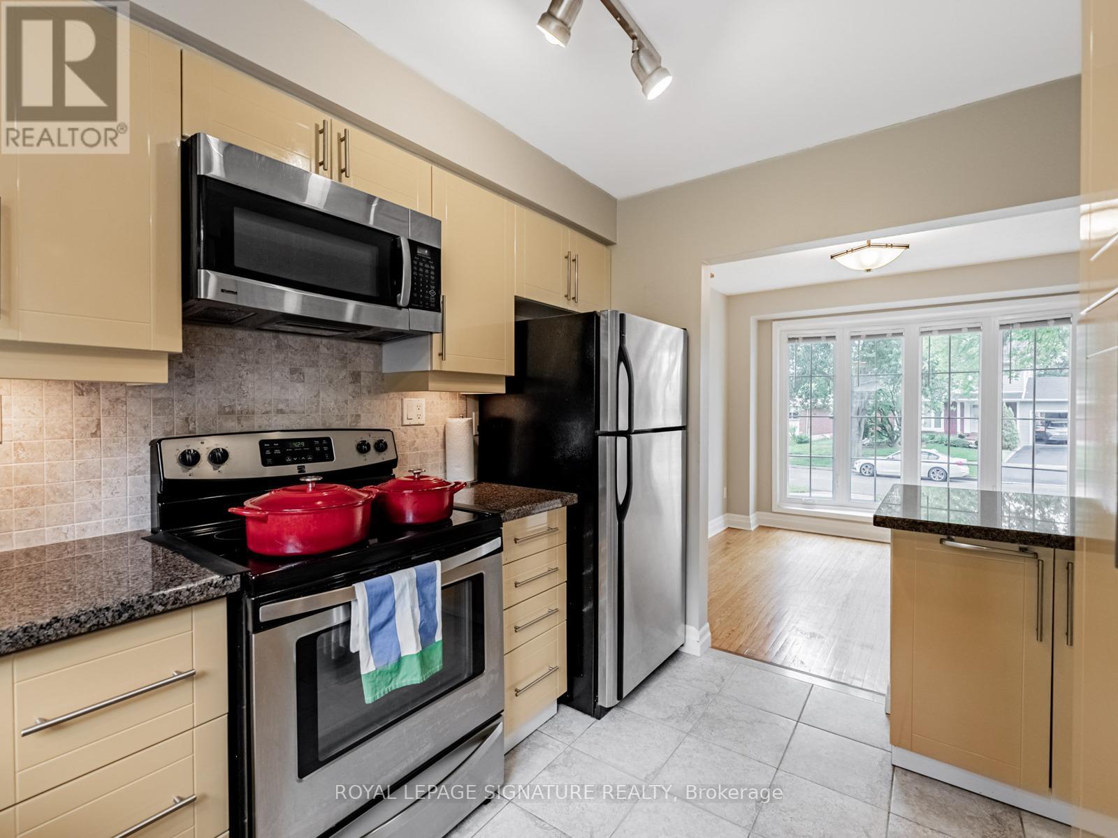 Photo 10 of 1081 Pearson Drive, Oakville ON