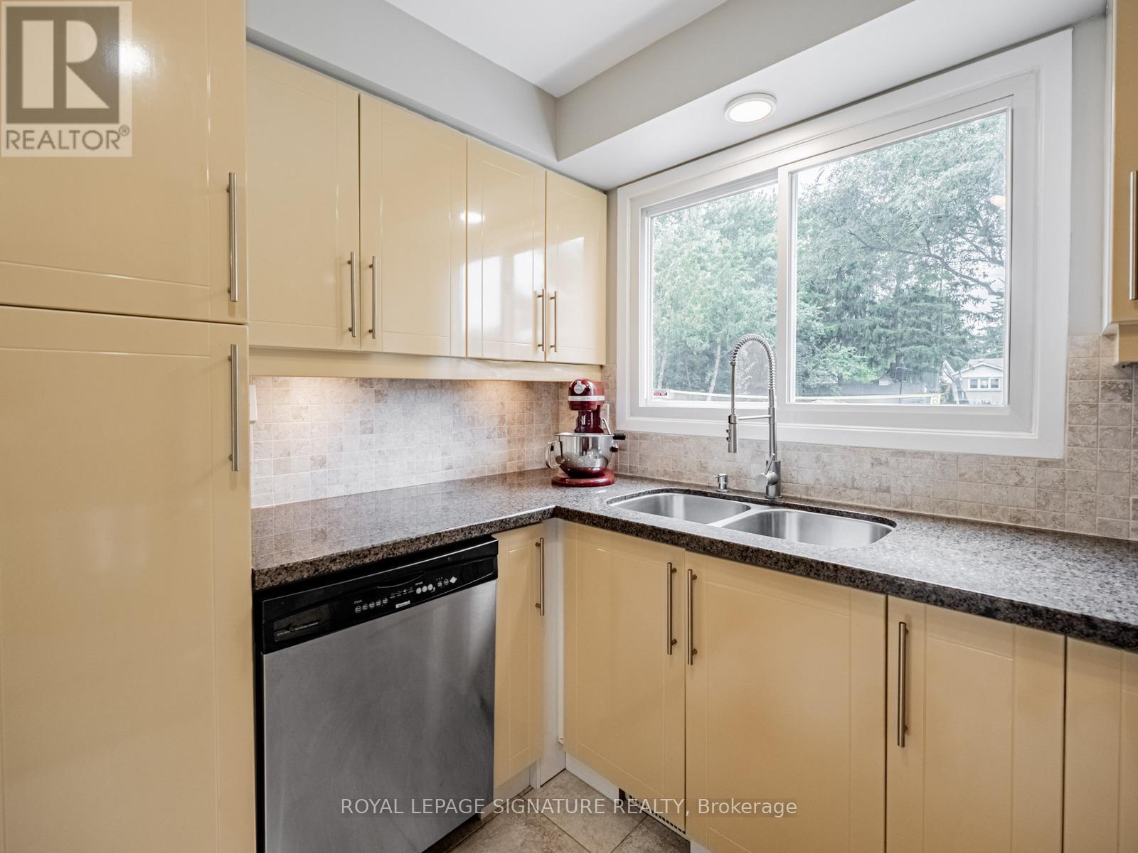 Photo 11 of 1081 Pearson Drive, Oakville ON
