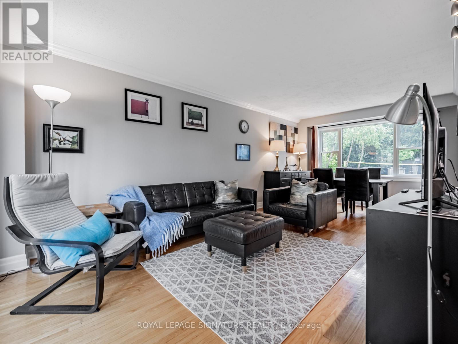 Photo 12 of 1081 Pearson Drive, Oakville ON