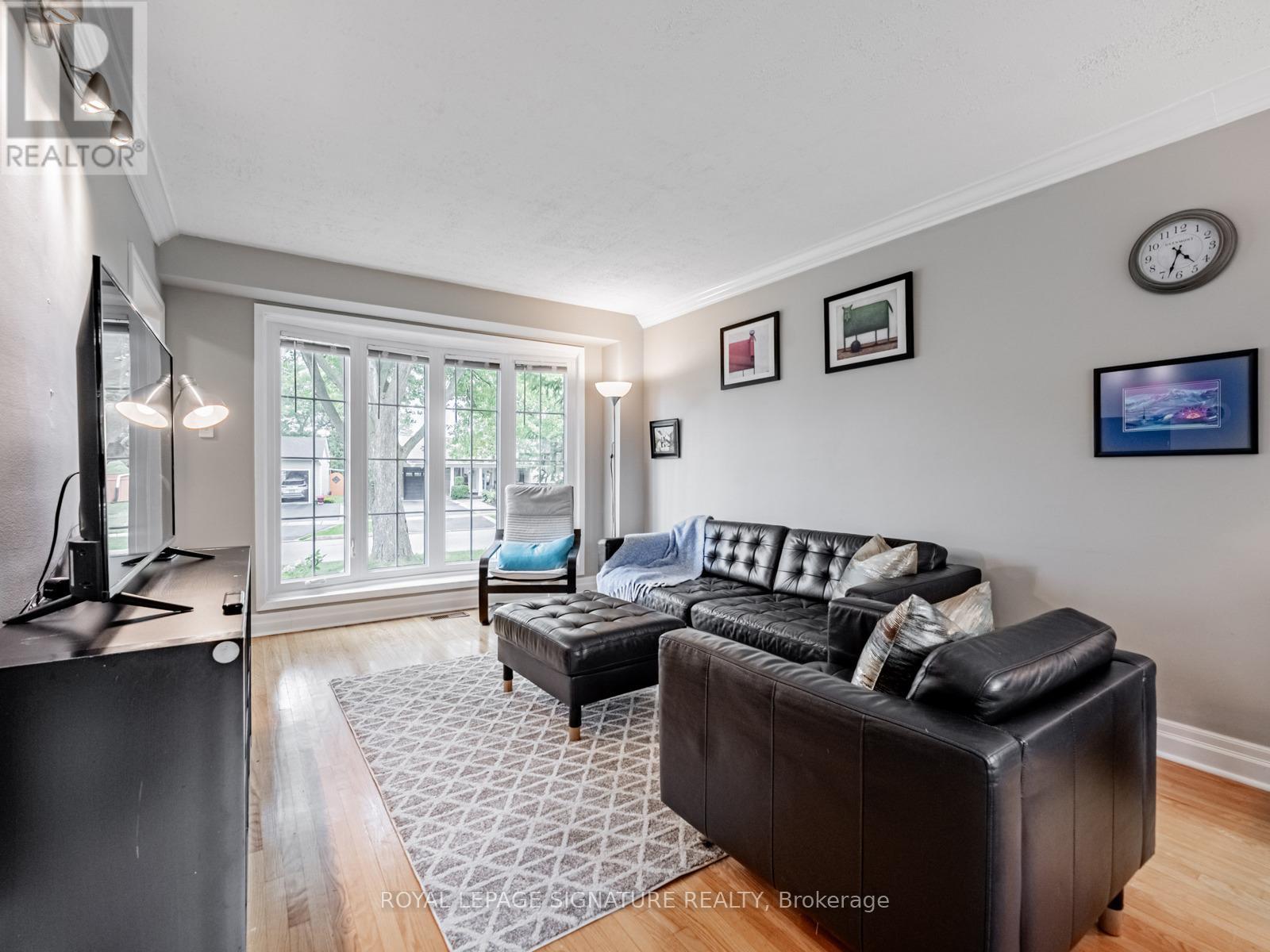 Photo 14 of 1081 Pearson Drive, Oakville ON