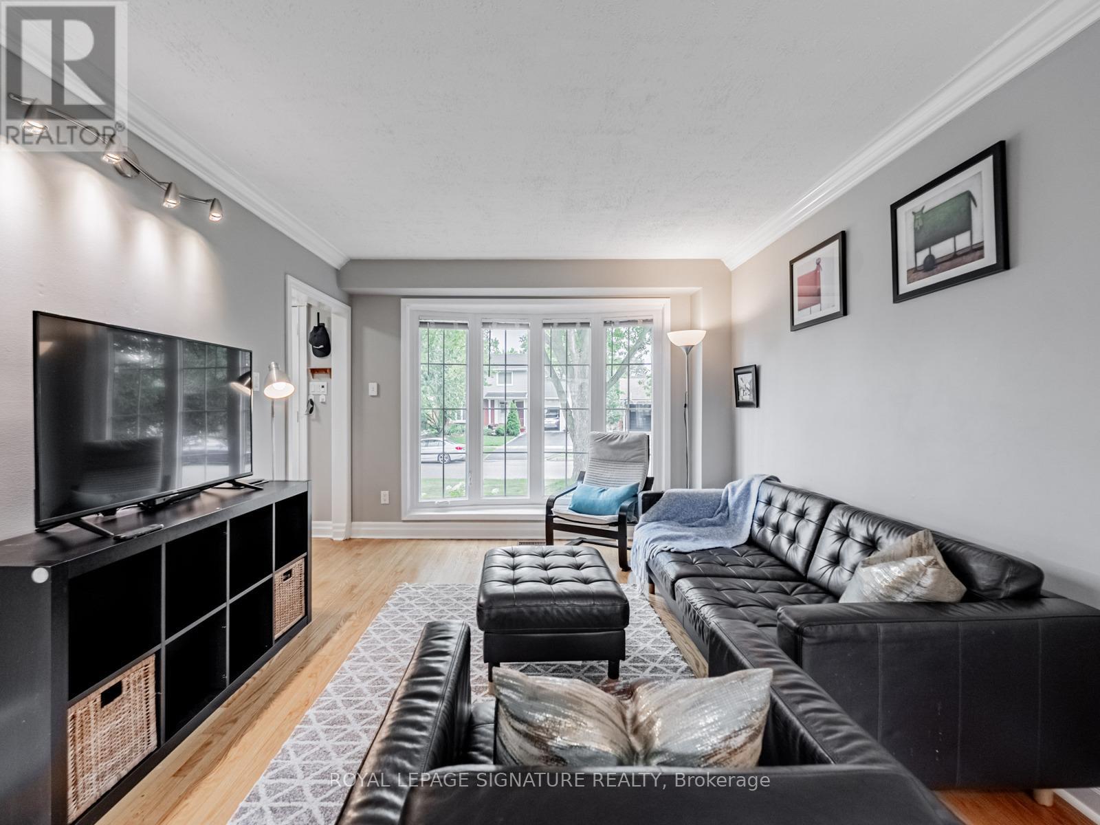 Photo 15 of 1081 Pearson Drive, Oakville ON