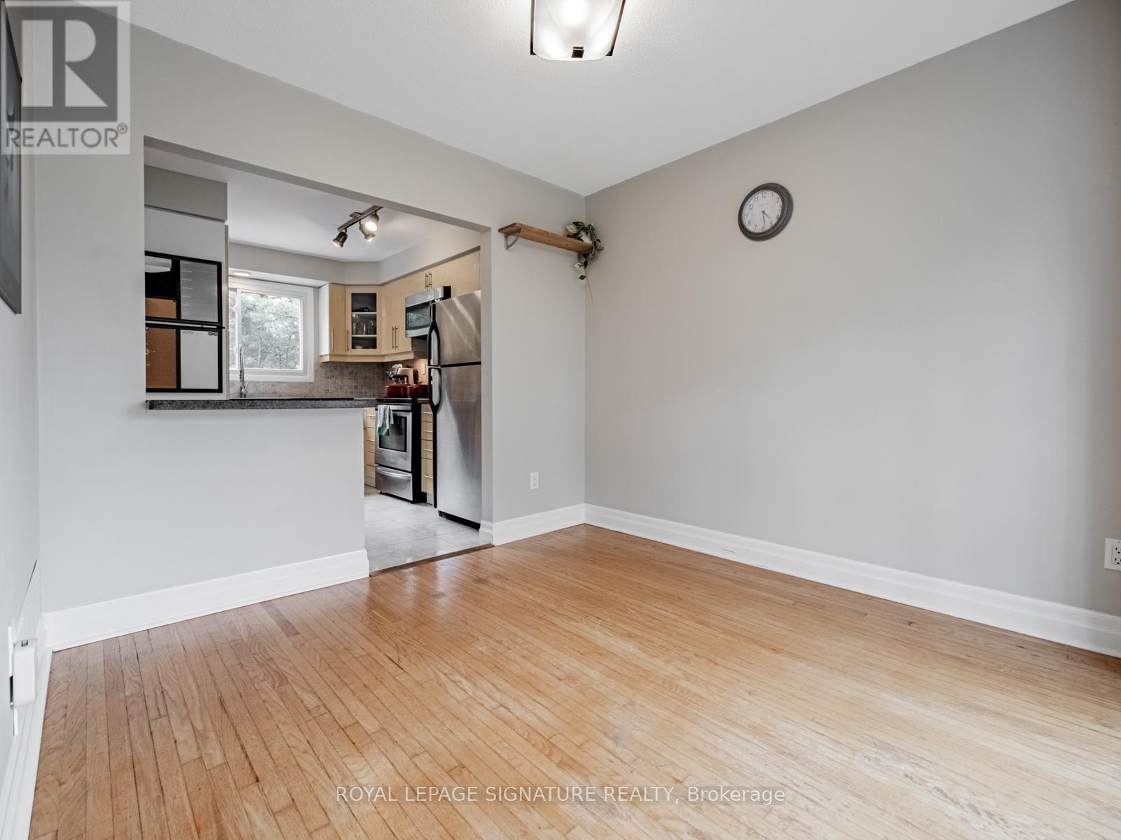 Photo 3 of 1081 Pearson Drive, Oakville ON