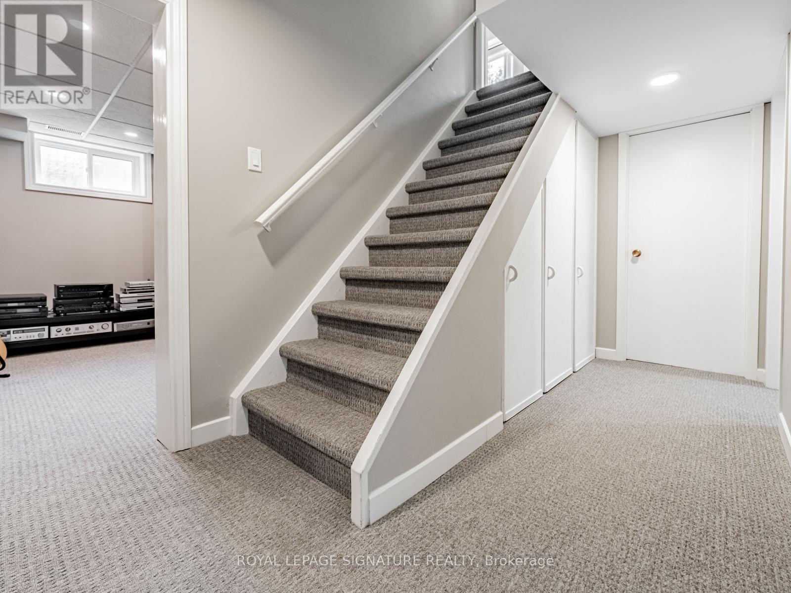 Photo 31 of 1081 Pearson Drive, Oakville ON