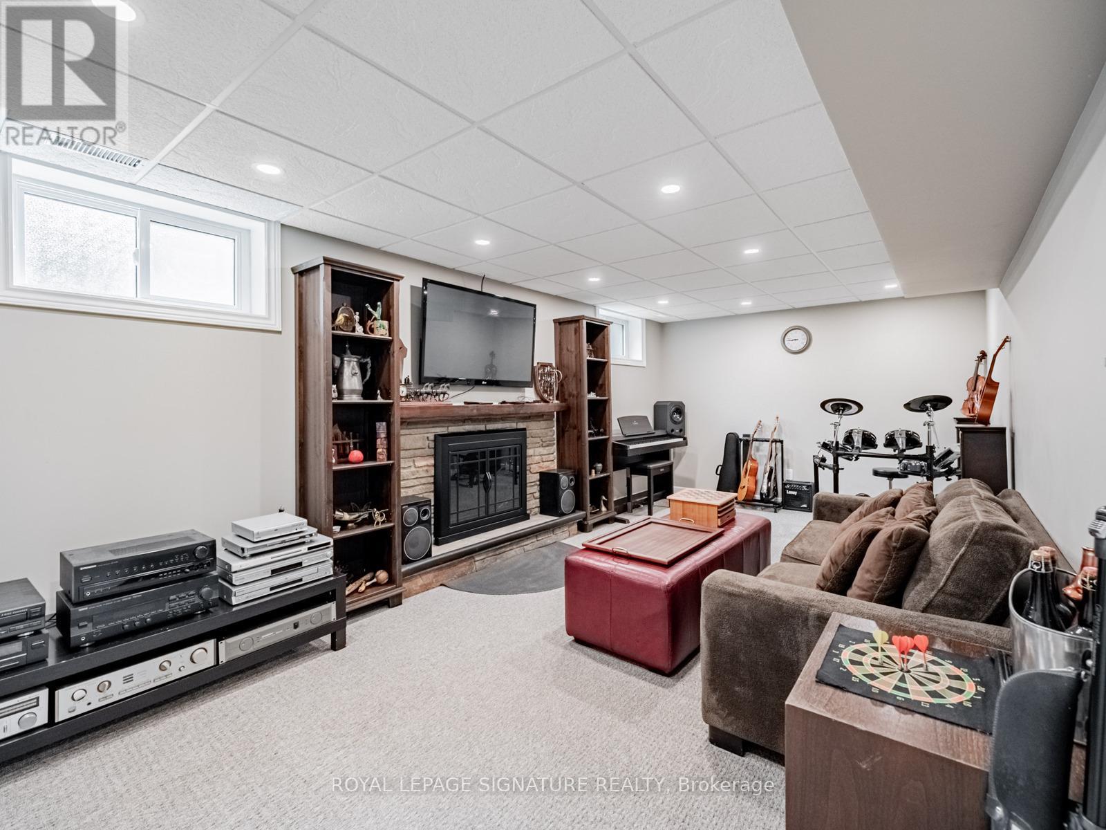 Photo 32 of 1081 Pearson Drive, Oakville ON