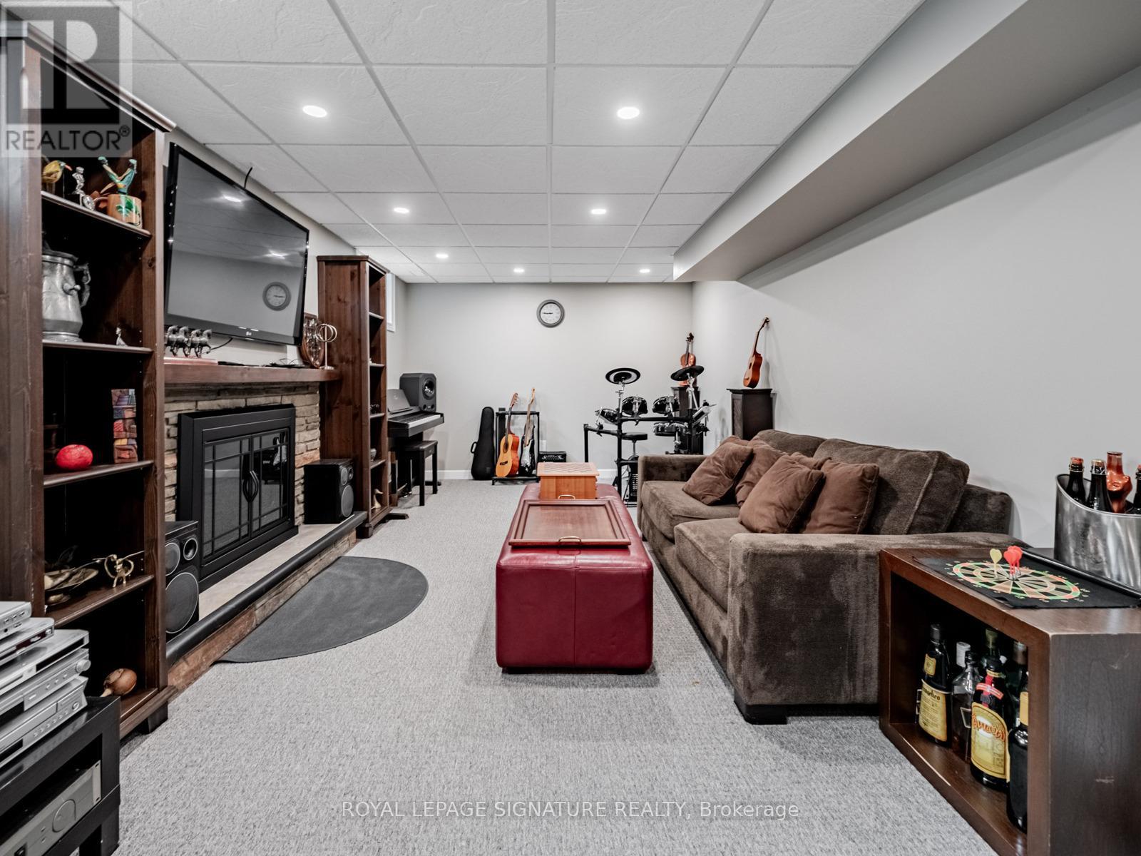 Photo 33 of 1081 Pearson Drive, Oakville ON