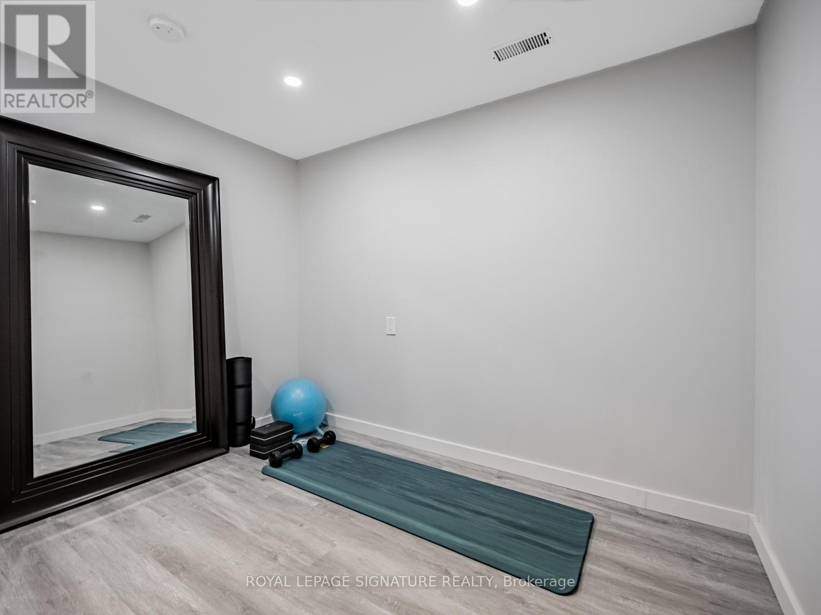 Photo 36 of 1081 Pearson Drive, Oakville ON