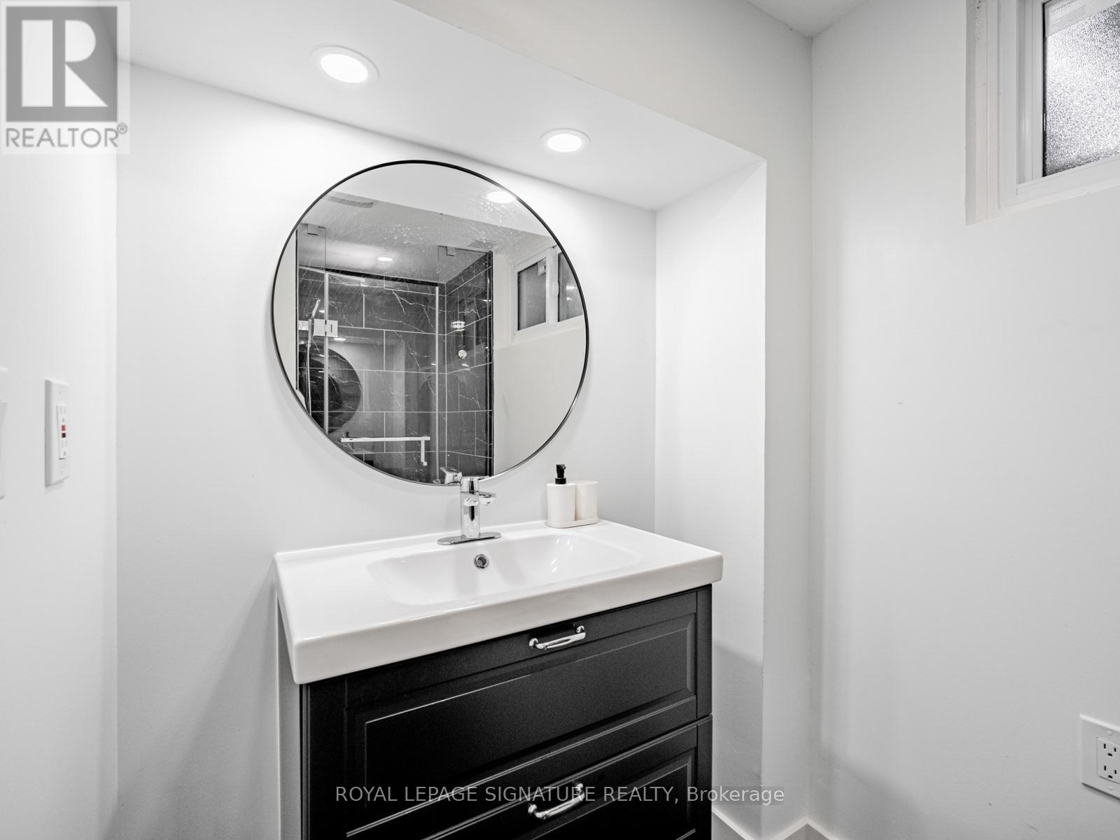 Photo 39 of 1081 Pearson Drive, Oakville ON