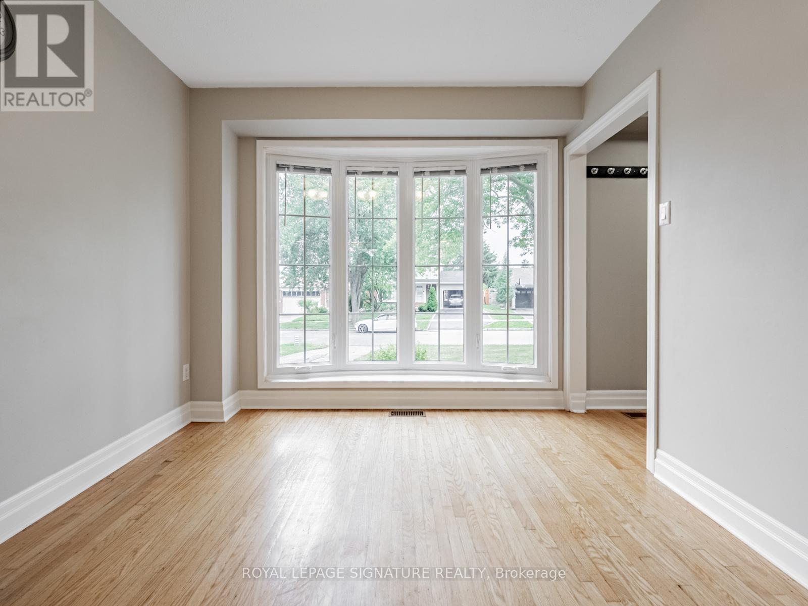 Photo 5 of 1081 Pearson Drive, Oakville ON