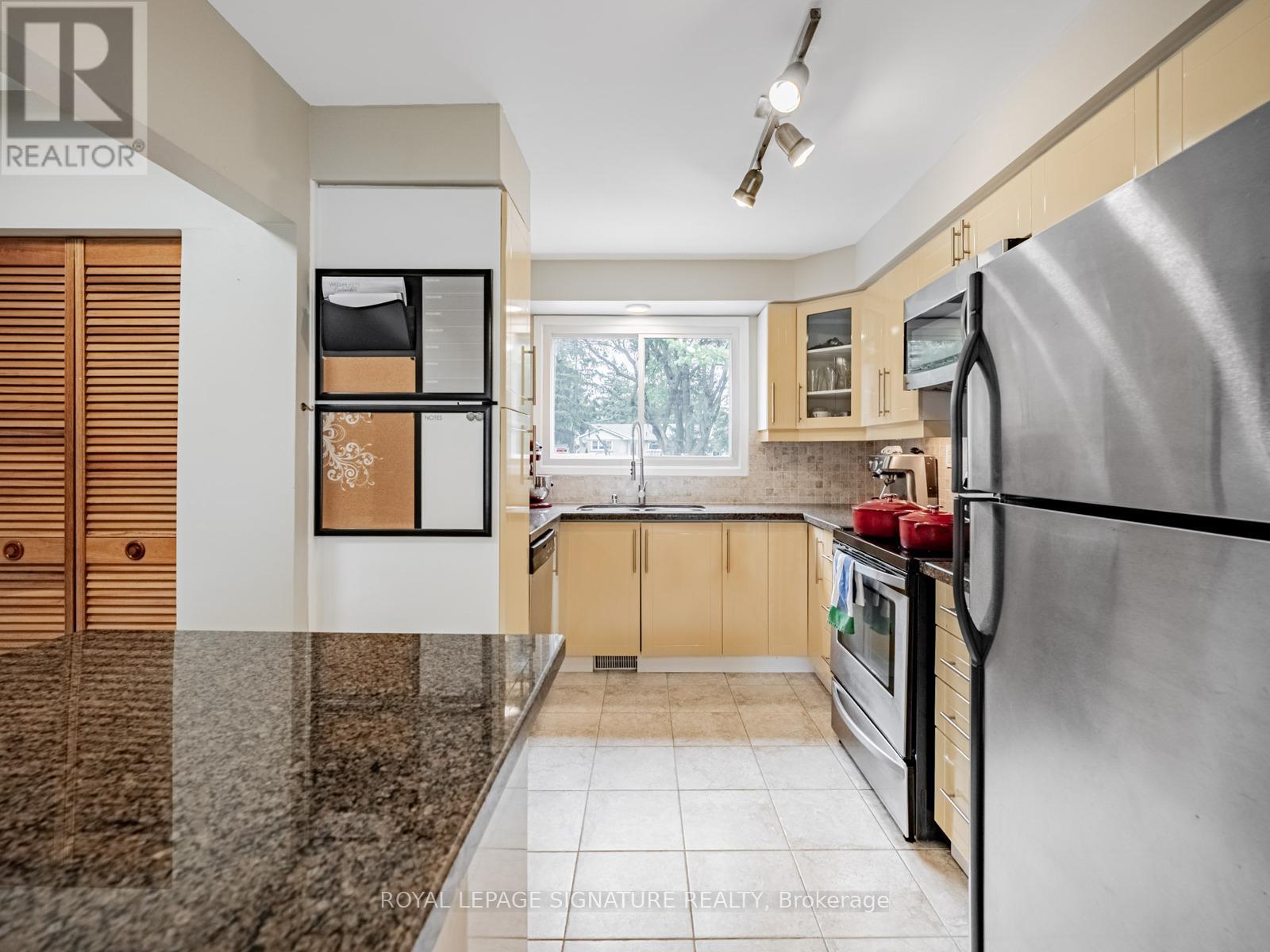 Photo 6 of 1081 Pearson Drive, Oakville ON