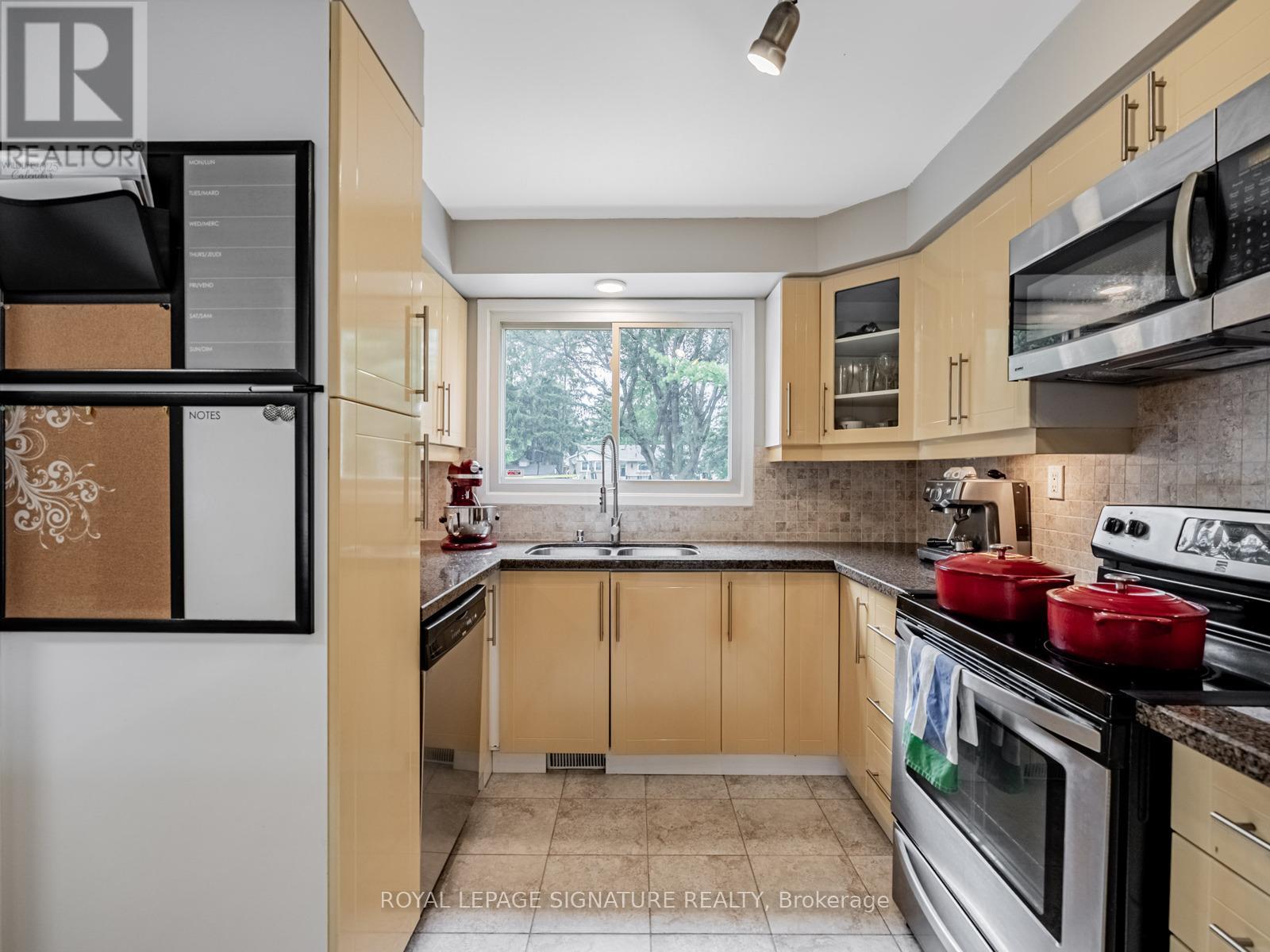 Photo 7 of 1081 Pearson Drive, Oakville ON