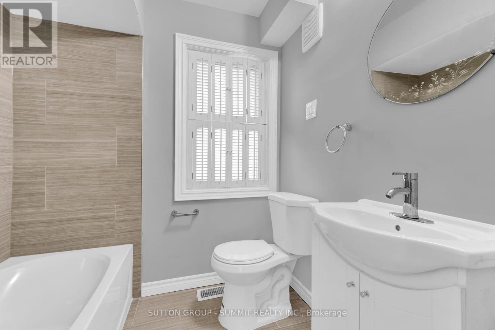 Photo 13 of 17 Ben Machree Drive, Mississauga ON