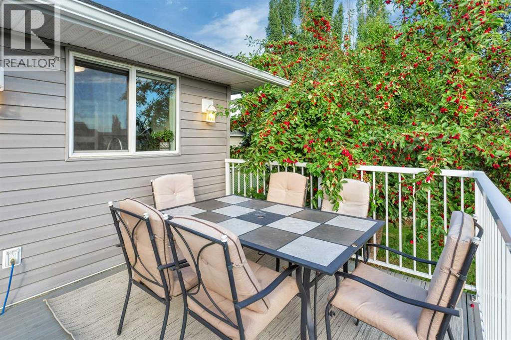 24 Iron Wolf Ridge, Lacombe