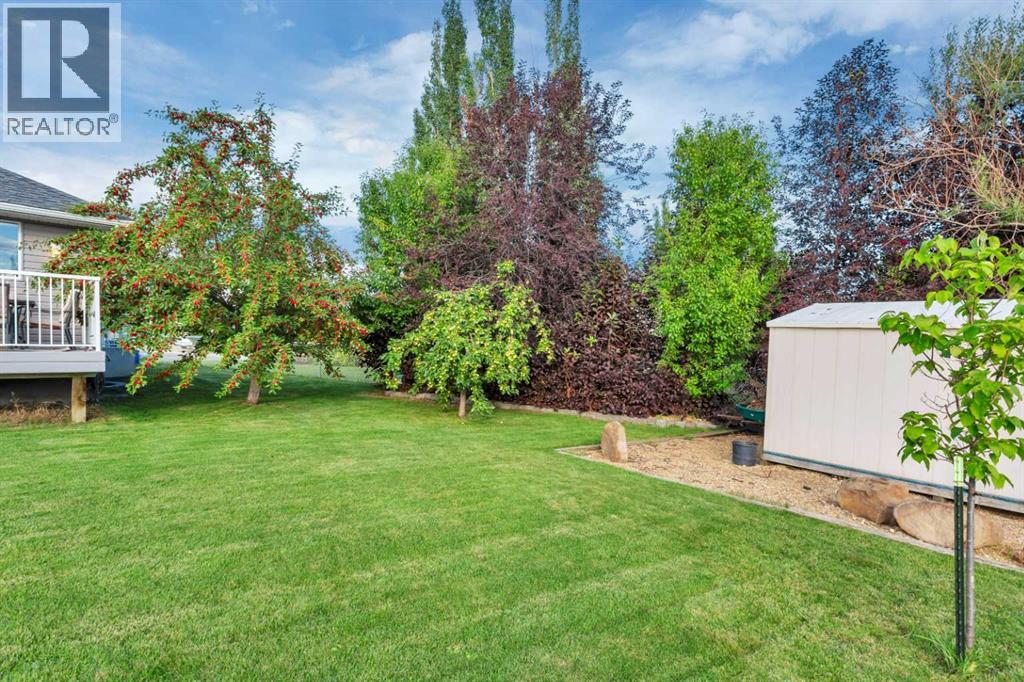 24 Iron Wolf Ridge, Lacombe