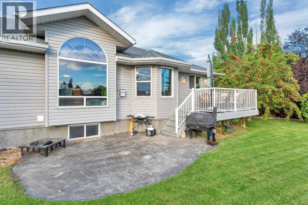 24 Iron Wolf Ridge, Lacombe