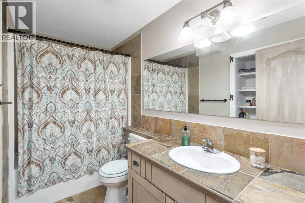 24 Iron Wolf Ridge, Lacombe