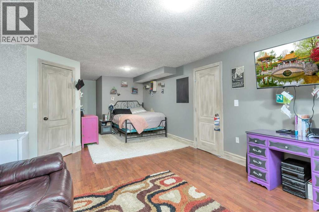 24 Iron Wolf Ridge, Lacombe