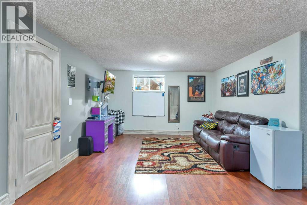 24 Iron Wolf Ridge, Lacombe