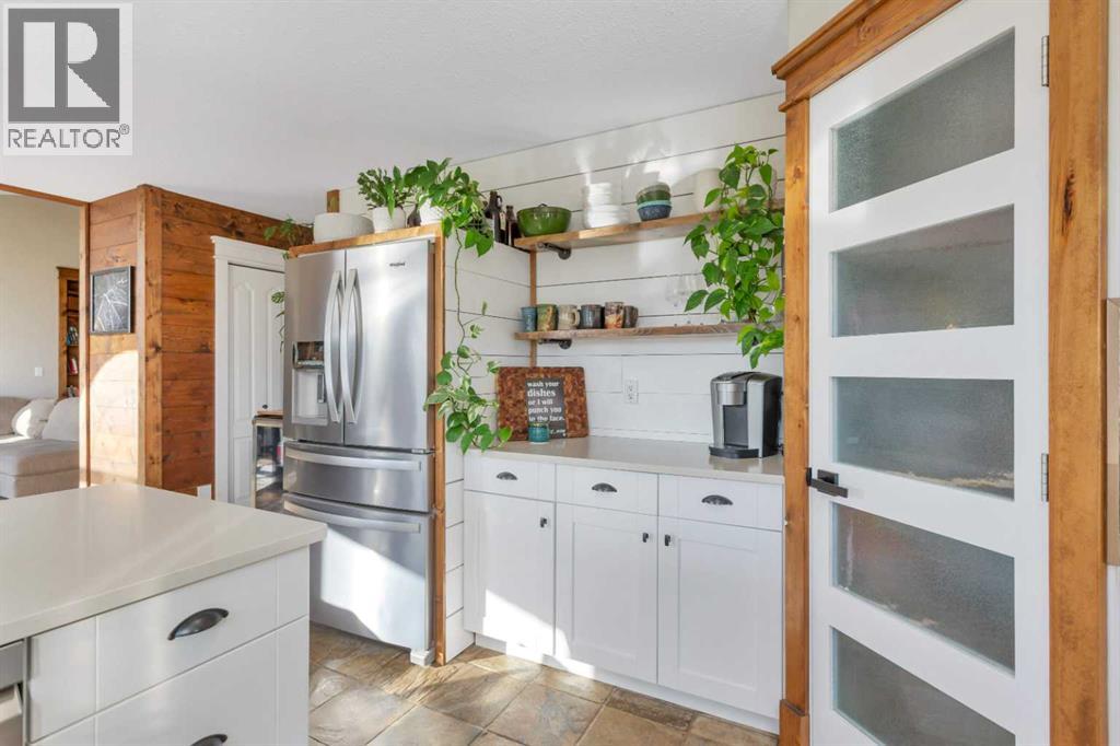 24 Iron Wolf Ridge, Lacombe