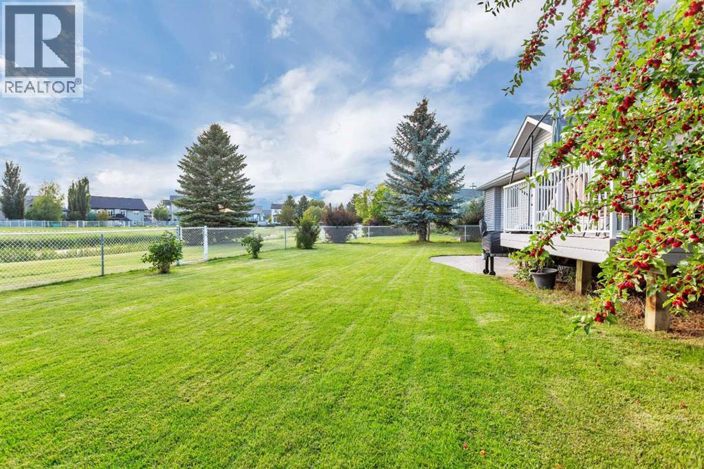 24 Iron Wolf Ridge, Lacombe