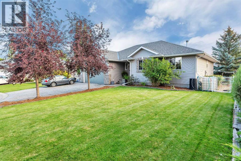 24 Iron Wolf Ridge, Lacombe