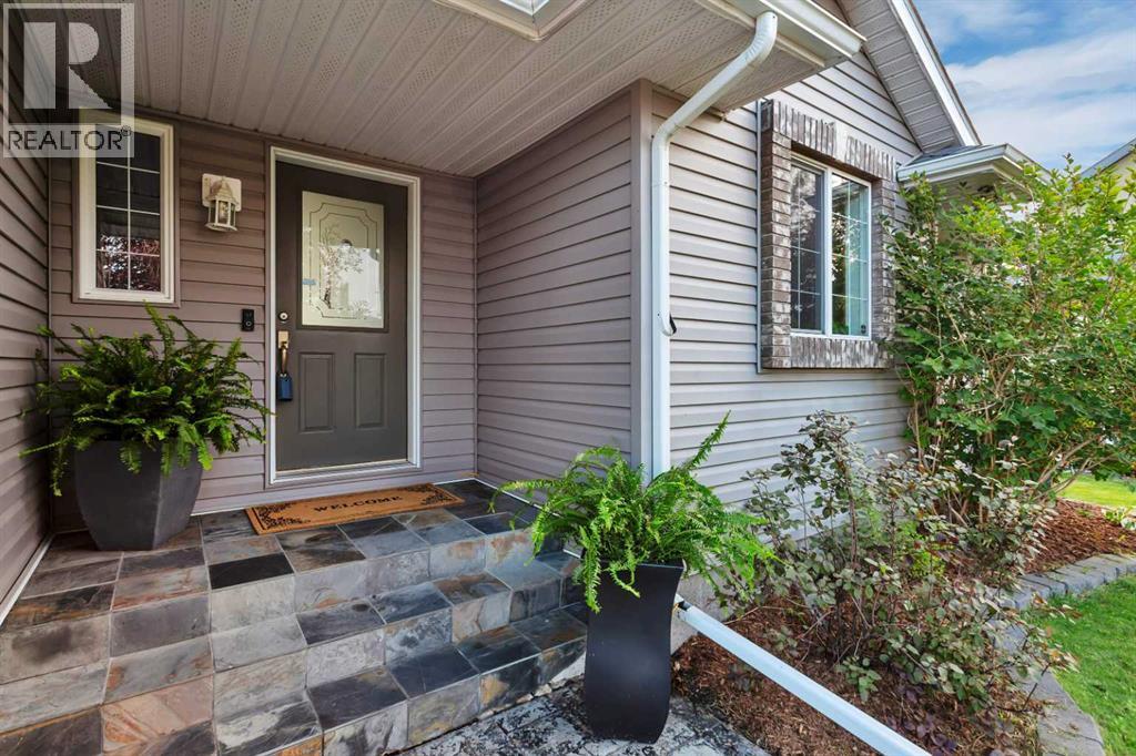 24 Iron Wolf Ridge, Lacombe