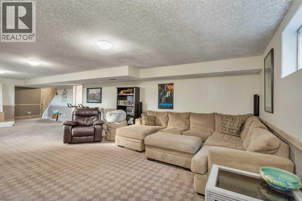 24 Iron Wolf Ridge, Lacombe