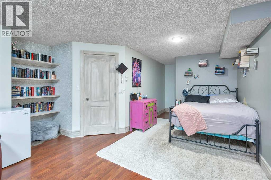 24 Iron Wolf Ridge, Lacombe