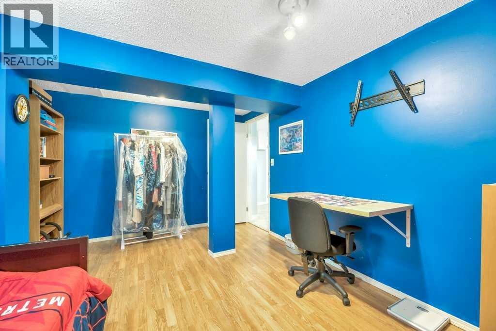Photo 35 of 3112 107 Avenue Sw, Calgary AB