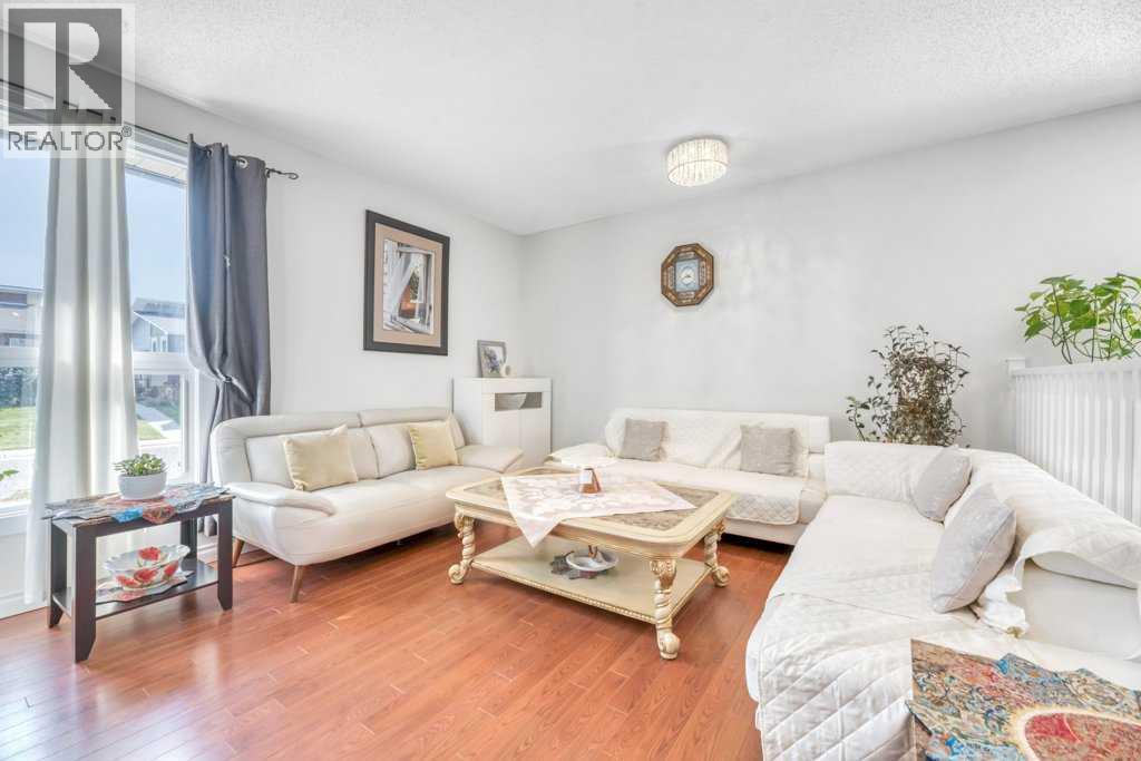 Photo 12 of 3112 107 Avenue Sw, Calgary AB