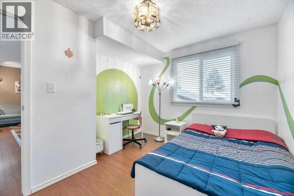 Photo 18 of 3112 107 Avenue Sw, Calgary AB