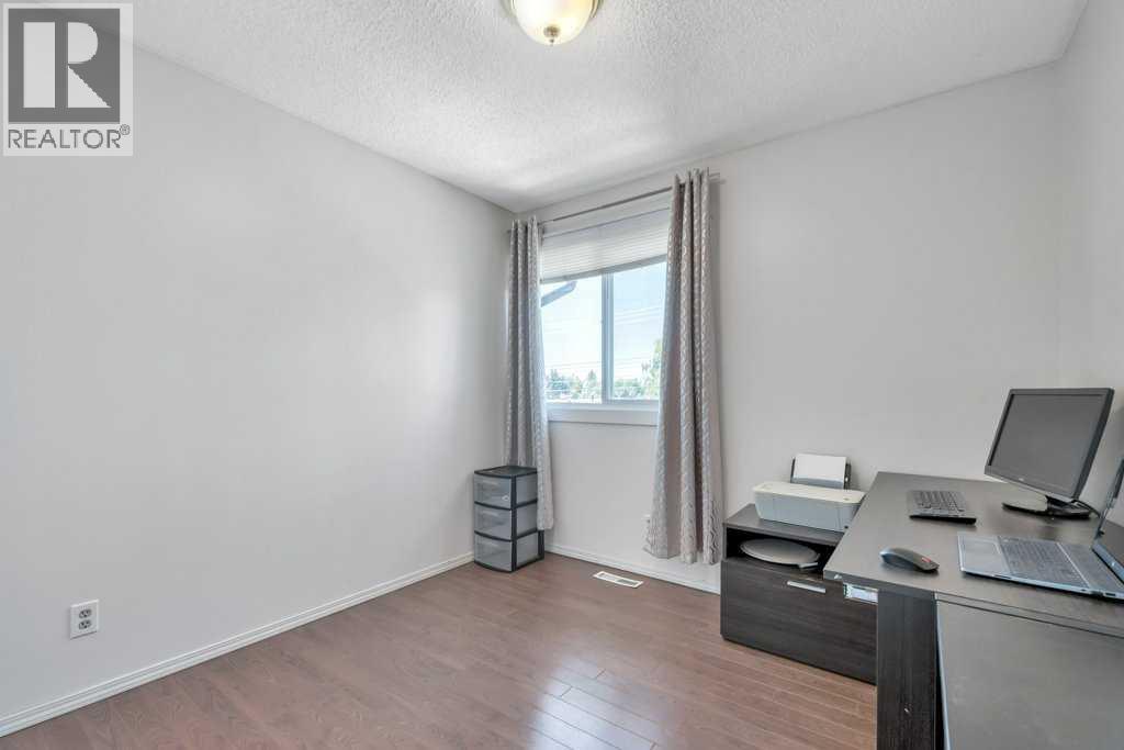 Photo 27 of 3112 107 Avenue Sw, Calgary AB