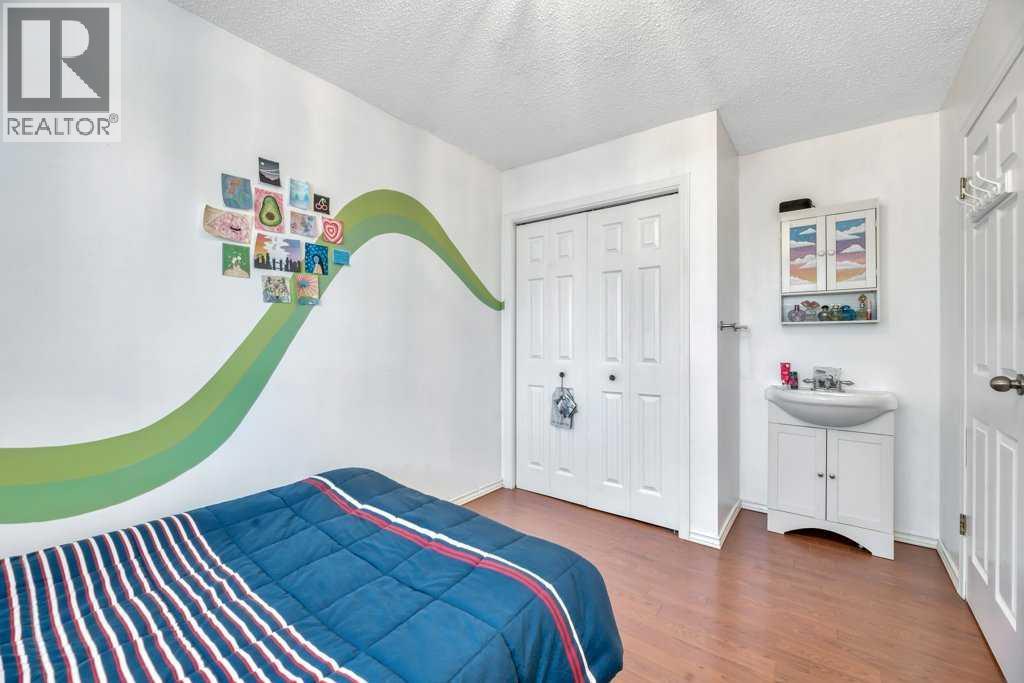 Photo 19 of 3112 107 Avenue Sw, Calgary AB