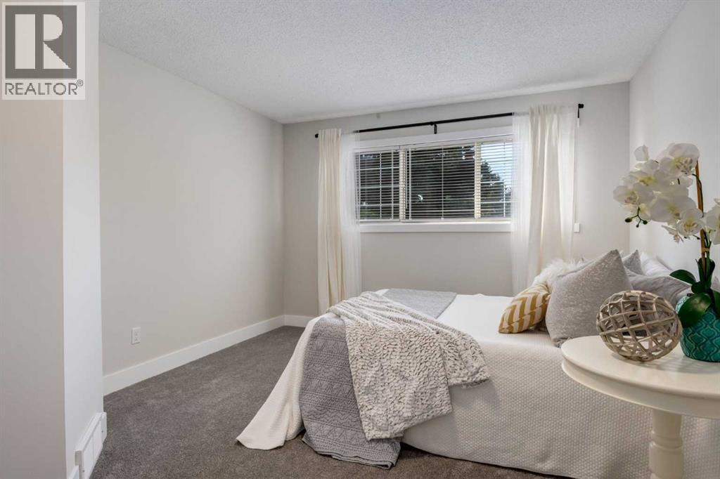 Photo 21 of 16 Millrise Green Sw, Calgary AB