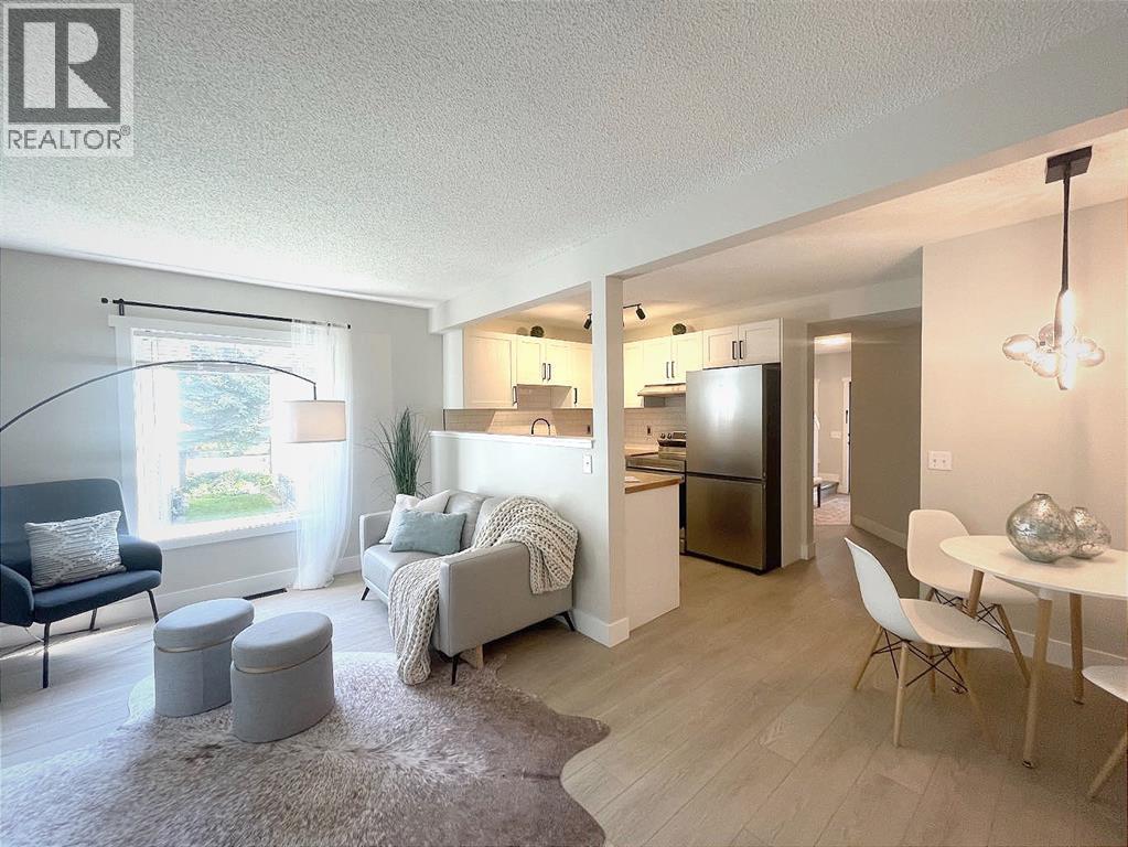 Photo 7 of 16 Millrise Green Sw, Calgary AB