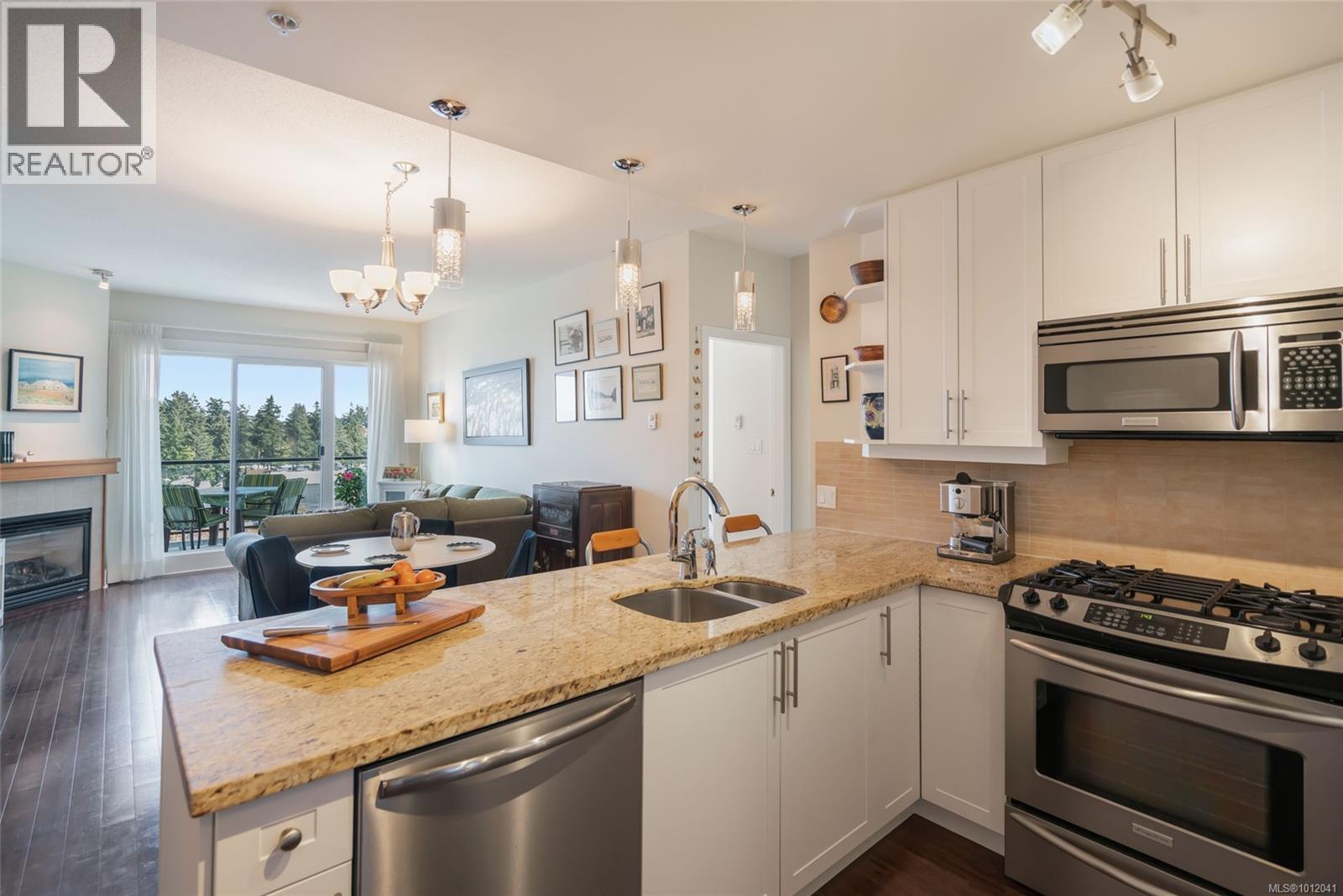 Photo 5 of 604 194 Beachside Dr, Parksville BC