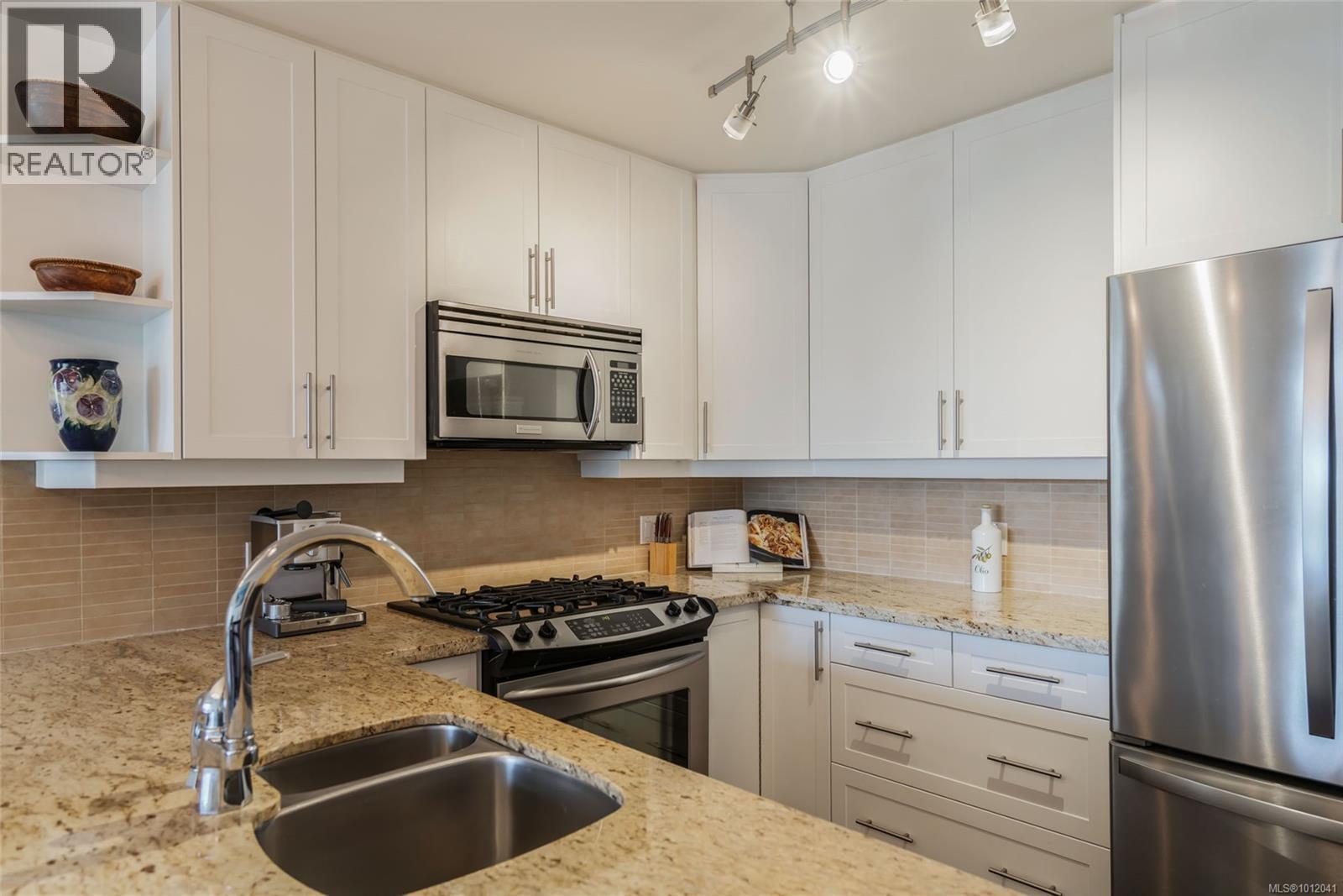 Photo 6 of 604 194 Beachside Dr, Parksville BC