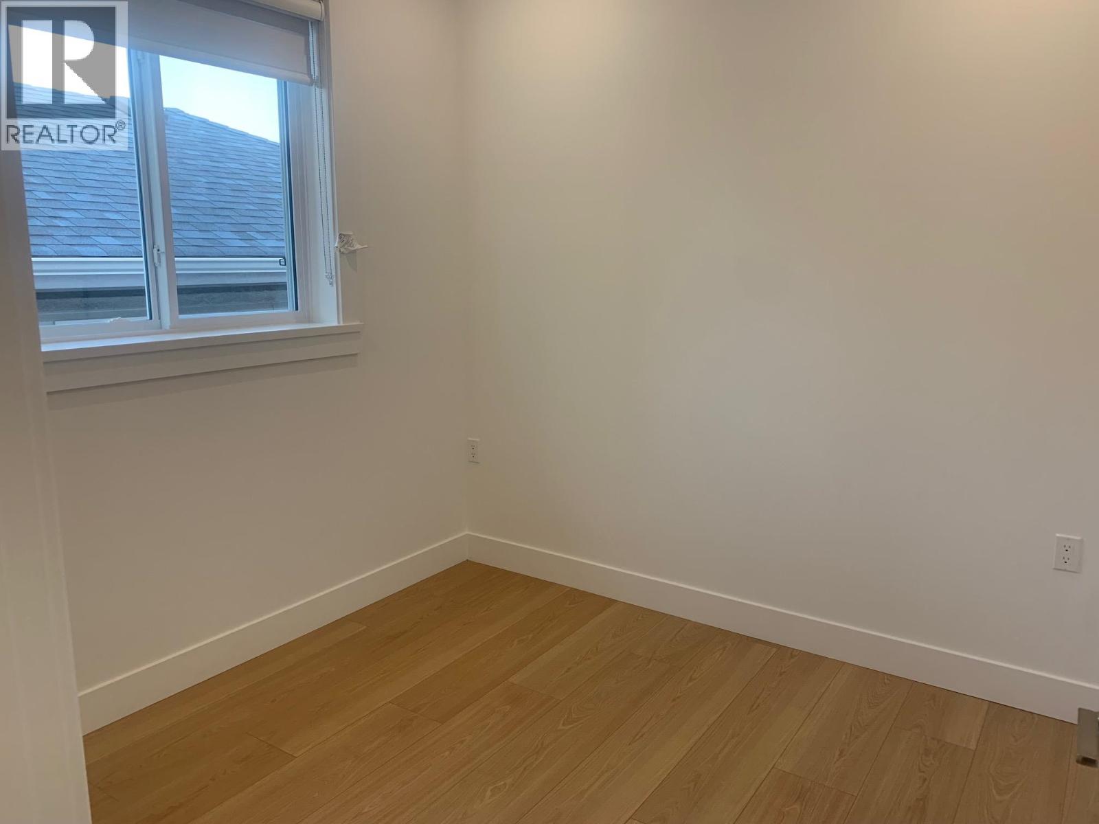 Photo 7 of 1 2076 E 50th Avenue, Vancouver BC