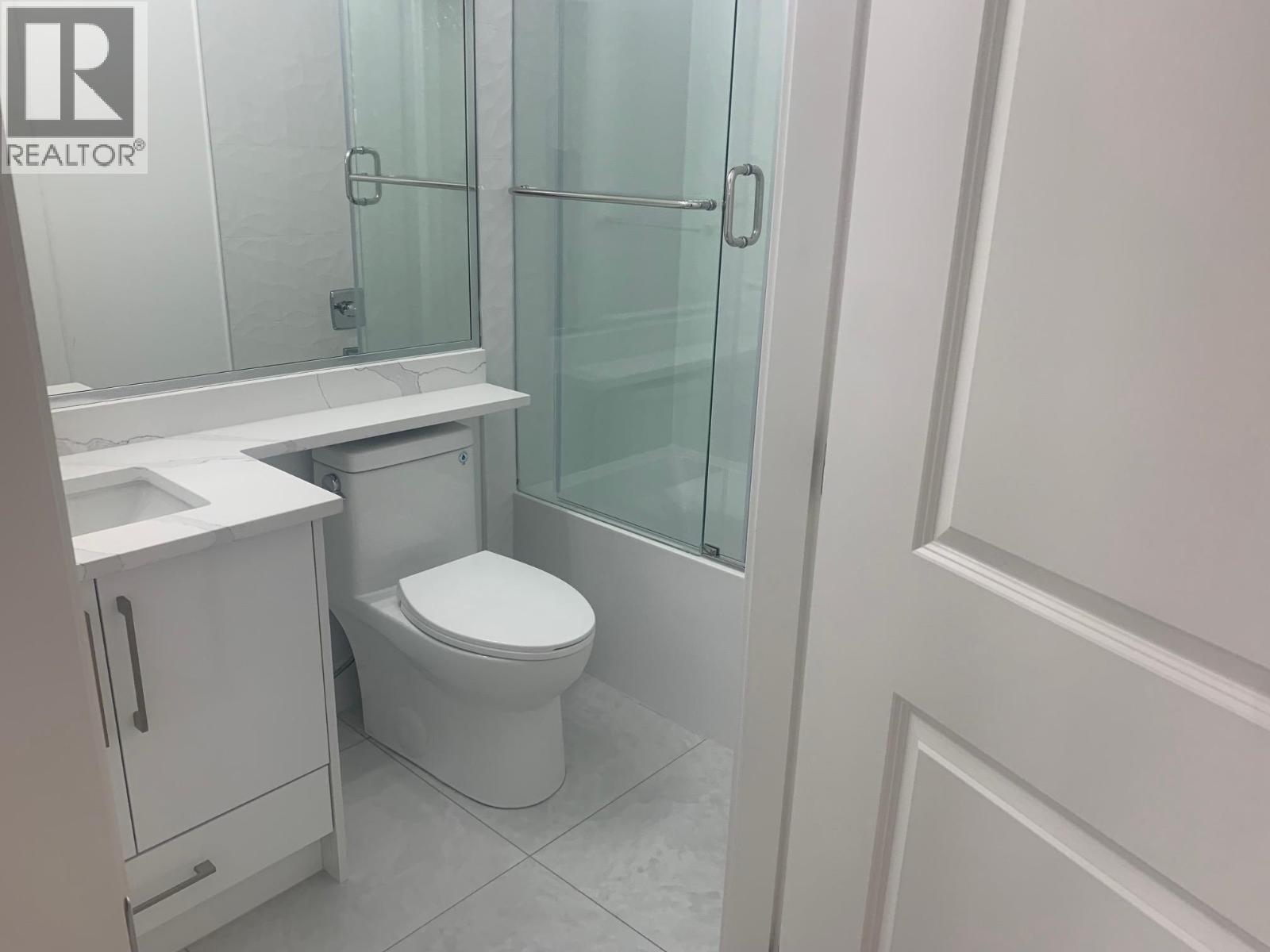 Photo 14 of 2 2074 E 50th Avenue, Vancouver BC